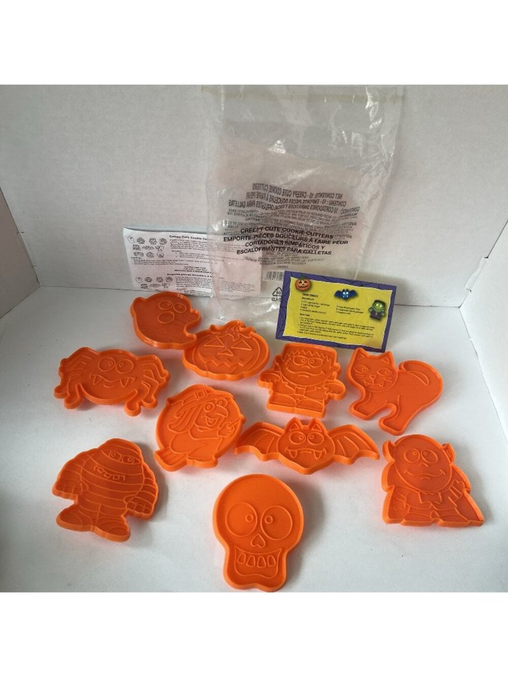 Avon 2012 Creepy Cute Cookie Cutters 10 Pc Halloween Baking Orange Open Package